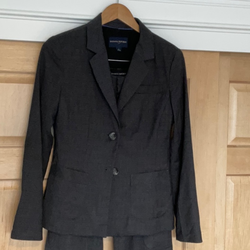 BR suit, size 2 jacket / 4 pants, EUC